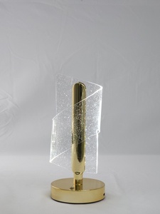 LAMPARA C/ BASE PLASTICA Y ACRILICO C/ LED DE 3  LUCES AJUSTABLES 12*10*25CM